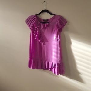 Banana Republic light ruffled top, size M